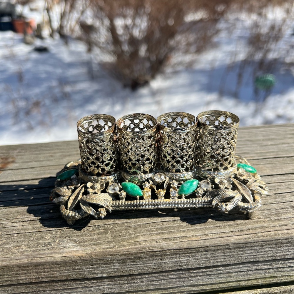 Vintage Sam Fink Filigree Lipstick Holder Preowned As Is
4.75” Length X 1.75” Ht